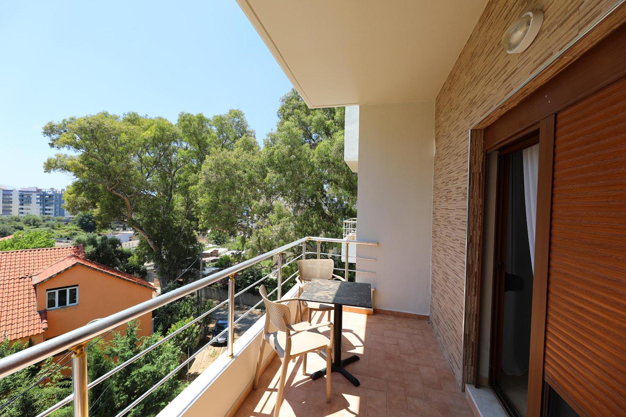 Hotel Erjuma 3*