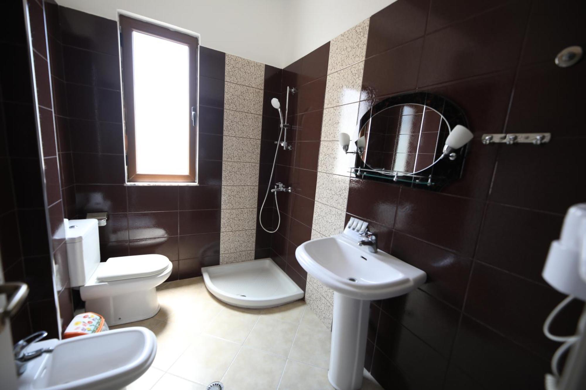Erjuma Hotel 3*